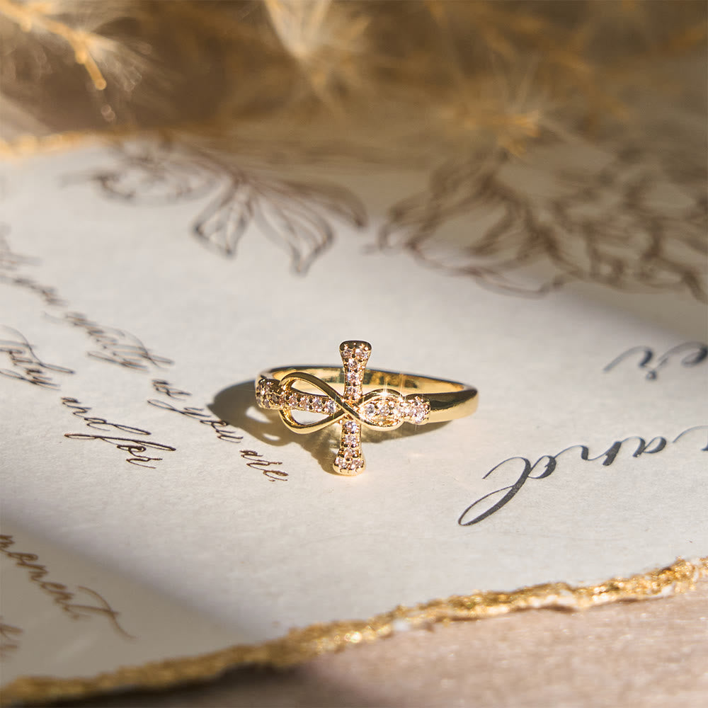 Anillo Cruz Mobius Dorado/Plata: Lleva Su Gracia en tu Día a Día