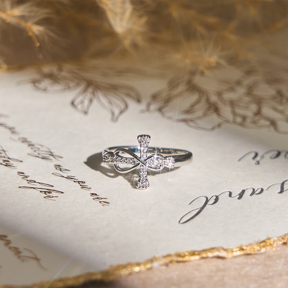 Anillo Cruz Mobius Dorado/Plata: Lleva Su Gracia en tu Día a Día
