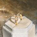 Anillo Cruz Mobius Dorado/Plata: Lleva Su Gracia en tu Día a Día