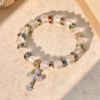 Pulsera de Cruz de Ágata Verde Esmerilada y Cristal Blanco: Fe Suave con Textura Luminosa