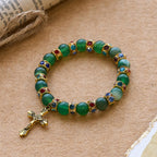Pulsera de Cruz de Ágata Verde Esmerilada y Cristal Blanco: Fe Suave con Textura Luminosa