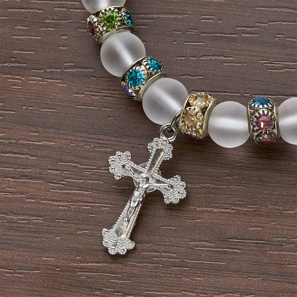 Pulsera de Cruz de Ágata Verde Esmerilada y Cristal Blanco: Fe Suave con Textura Luminosa