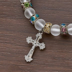 Pulsera de Cruz de Ágata Verde Esmerilada y Cristal Blanco: Fe Suave con Textura Luminosa