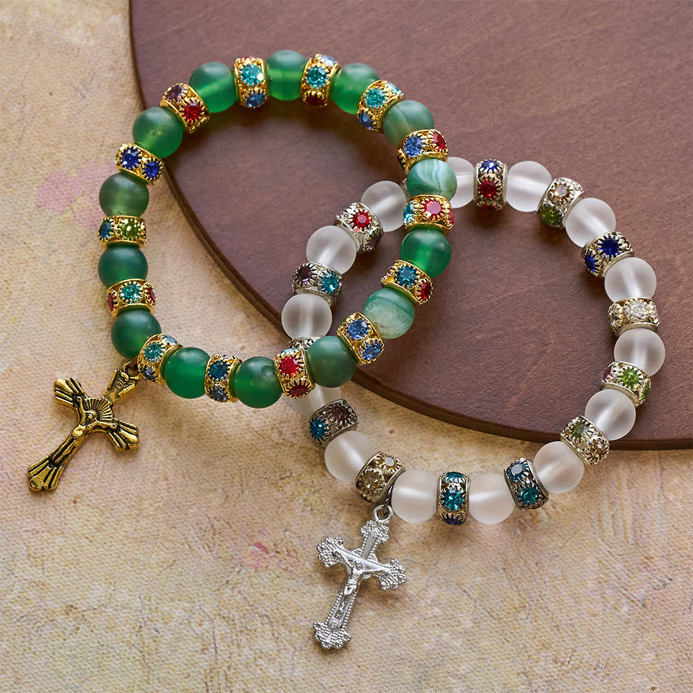 Pulsera de Cruz de Ágata Verde Esmerilada y Cristal Blanco: Fe Suave con Textura Luminosa