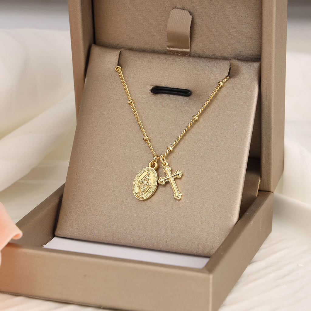 Collar Dorado con Doble Dije de Cruz y la Virgen: Encarna Su Gracia y Cuidado Maternal