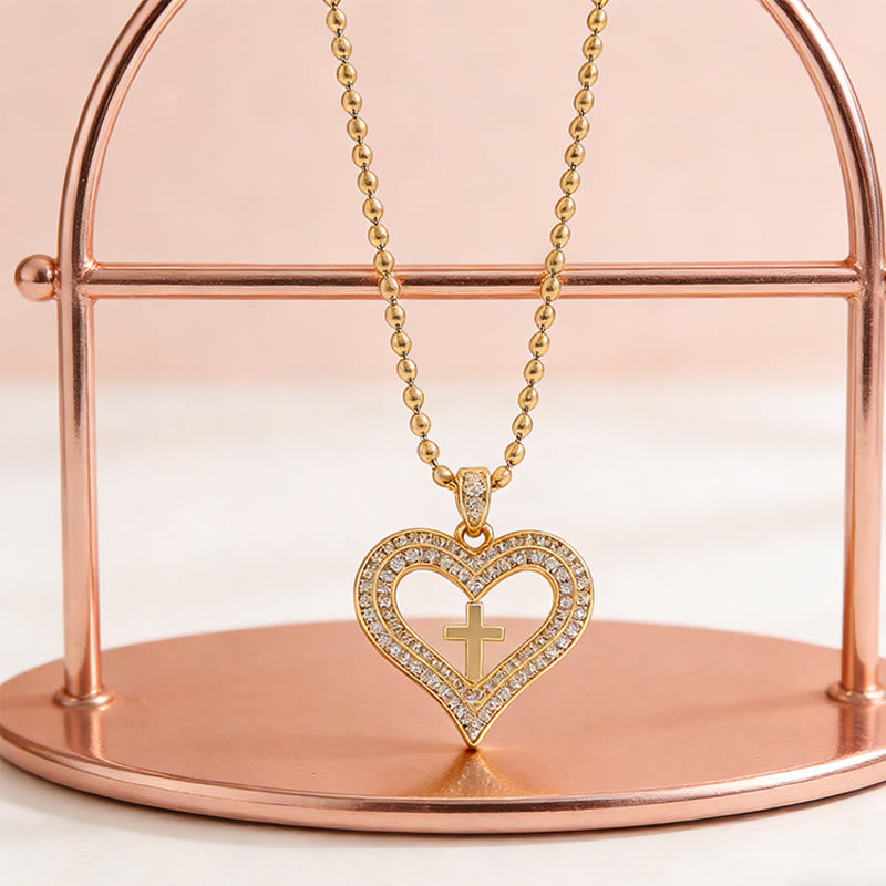 Collar con Dije Brillante de Corazón y Cruz Dorados: Encarna Su Amor Sagrado