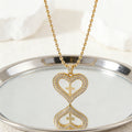 Collar con Dije Brillante de Corazón y Cruz Dorados: Encarna Su Amor Sagrado