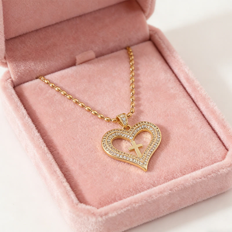 Collar con Dije Brillante de Corazón y Cruz Dorados: Encarna Su Amor Sagrado