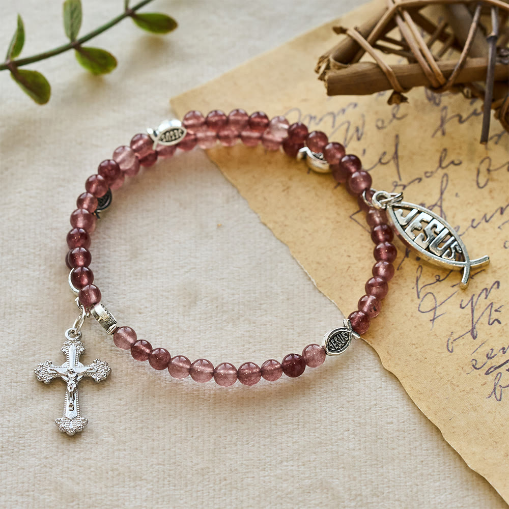 Pulsera de Cuarzo Fresa con Crucifijo y Dije Ichthys
