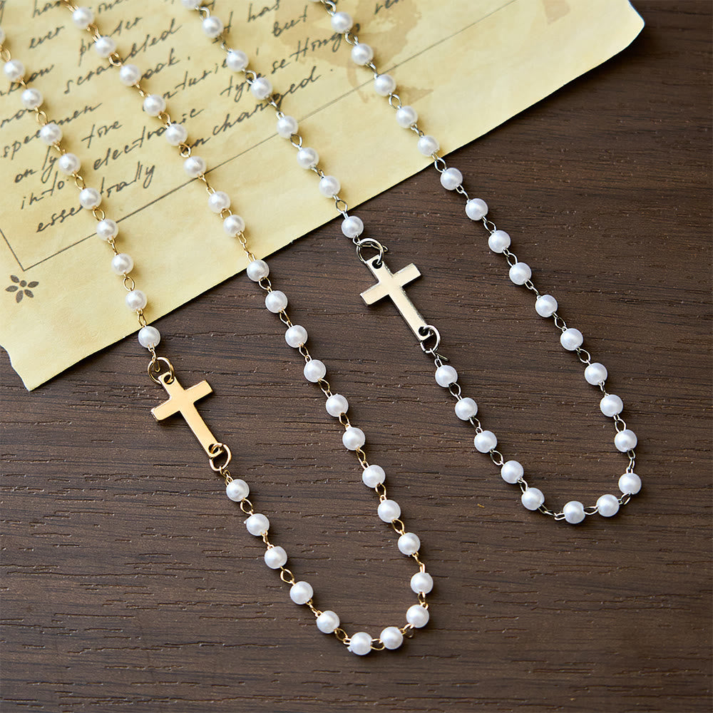 Collar de Cuentas Blancas con Cruz: Devoción Elegante y Gracia Fiel