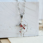Collar Artesanal de Cardenal con Dije de Cruz y Pájaro Rojo