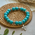 Pulsera Artesanal con Dije de Cruz y Cuentas de Turquesa