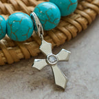 Pulsera Artesanal con Dije de Cruz y Cuentas de Turquesa