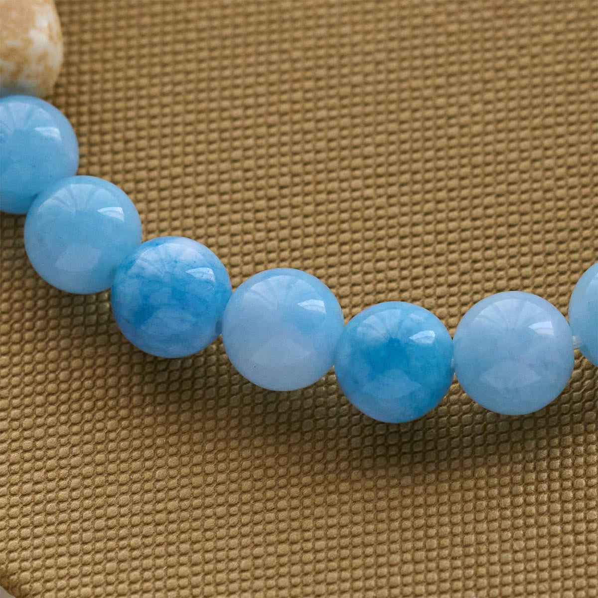 Pulsera Artesanal de Cruz con Cuentas Azules Oso Polar: Salvemos a los Osos Polares
