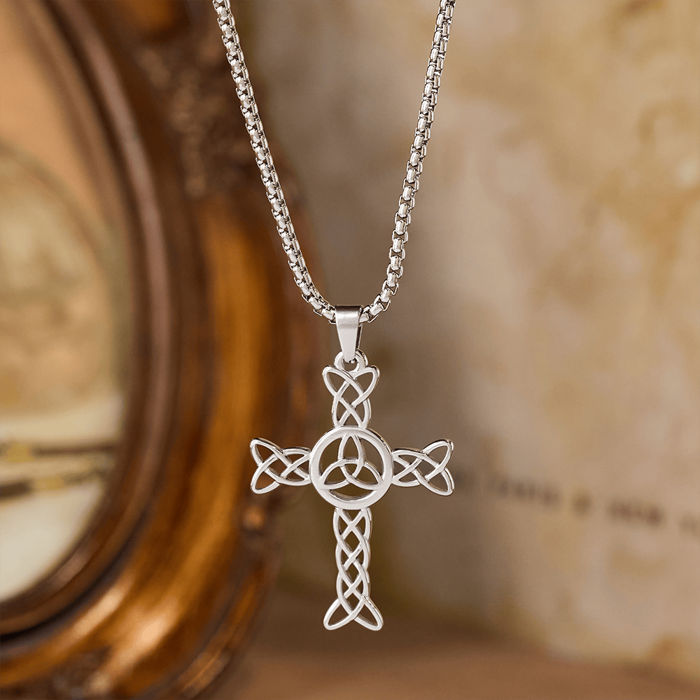 Cruz de San Patricio Irlandesa: Recordatorio Táctil de Fe para el Día a Día