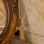 Cruz de San Patricio Irlandesa: Recordatorio Táctil de Fe para el Día a Día