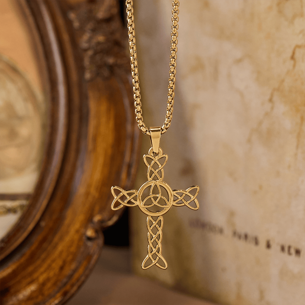 Cruz de San Patricio Irlandesa: Recordatorio Táctil de Fe para el Día a Día