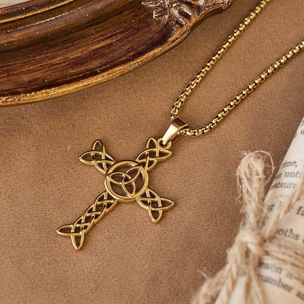 Cruz de San Patricio Irlandesa: Recordatorio Táctil de Fe para el Día a Día