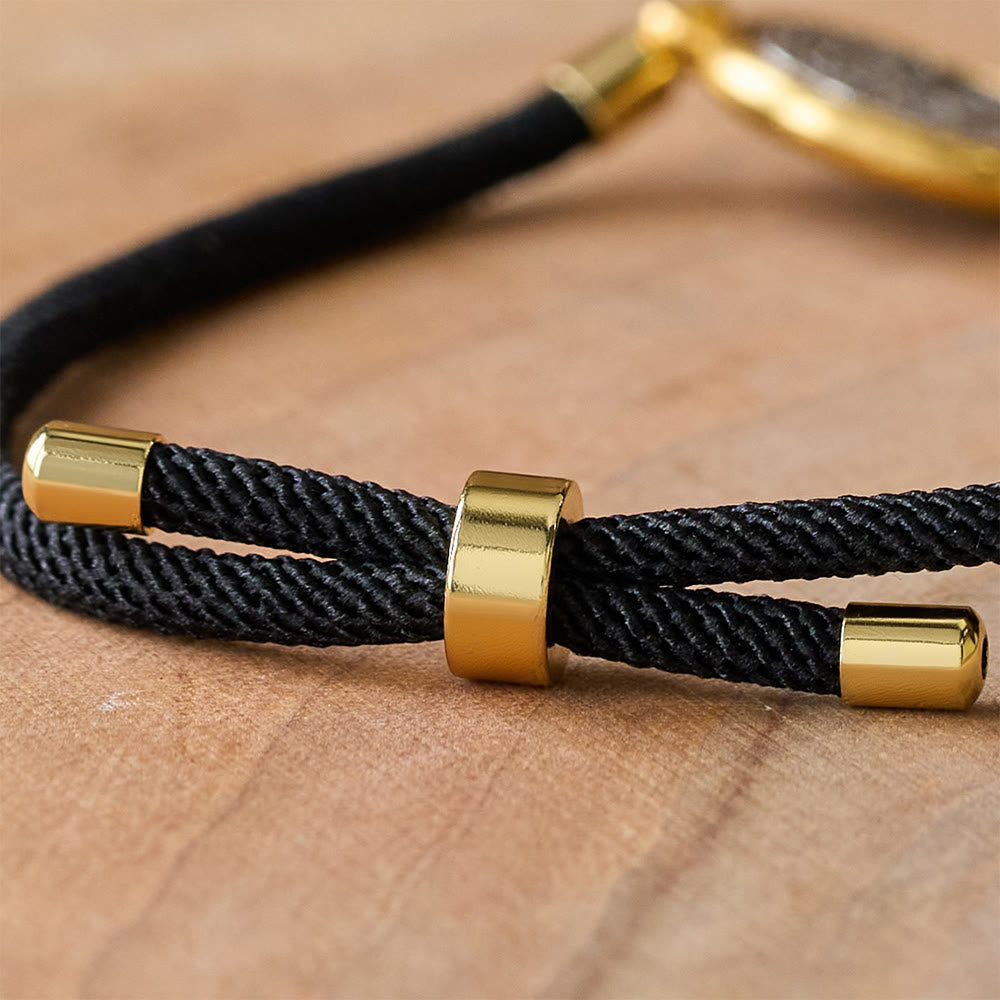 Pulsera Ajustable de Cordón Negro con Medalla de San Benito