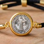 Pulsera Ajustable de Cordón Negro con Medalla de San Benito