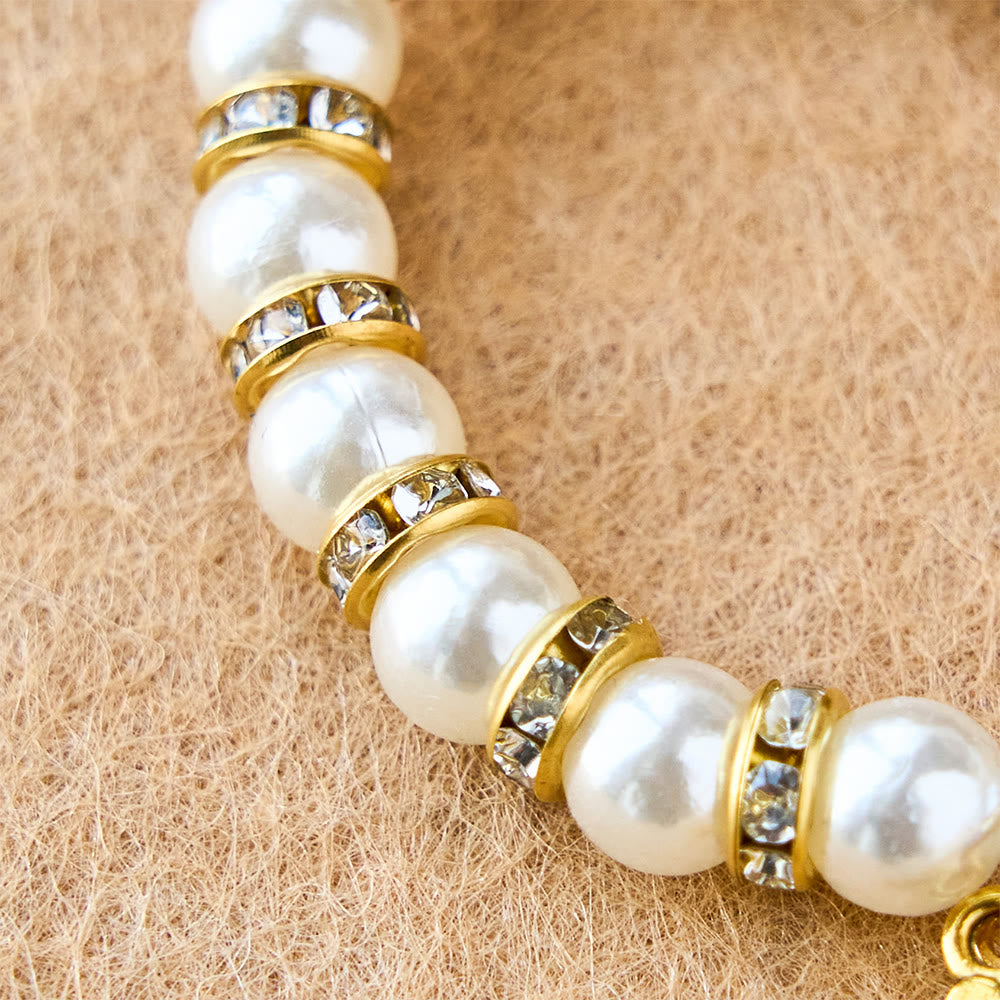 Pulsera Moderna de Perlas con Medalla Milagrosa Dorada y Tarjeta de Bendición: Comunión Opulenta