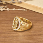 Anillo de la Virgen con Circonias Circundantes y Detalles Florales: Encarna Su Tierna Gracia