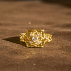 Anillo Relicario de Cruz: Devoción y Recuerdo Sagrado