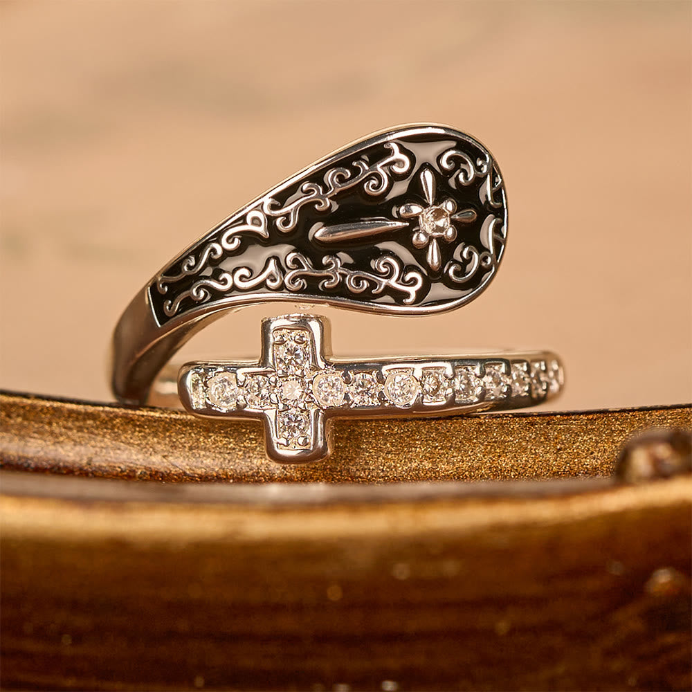 Anillo de Fe Artesanal Ajustable con Patrones Barrocos e Incrustación Negra