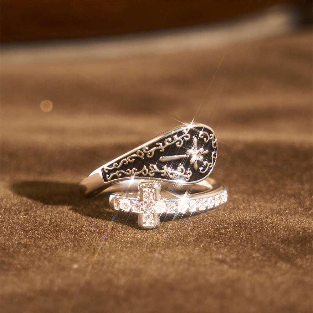 Anillo de Fe Artesanal Ajustable con Patrones Barrocos e Incrustación Negra
