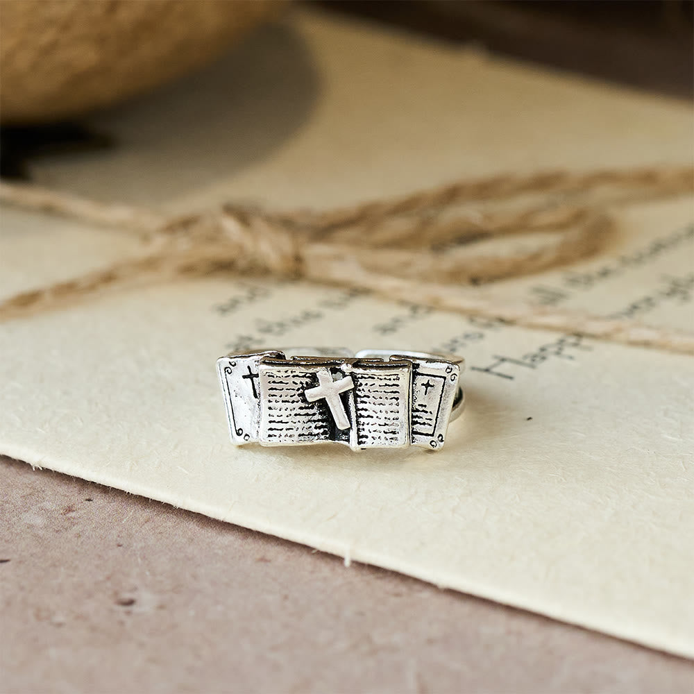 Anillo de Biblia con Cruz: Compañero Sagrado de Fe