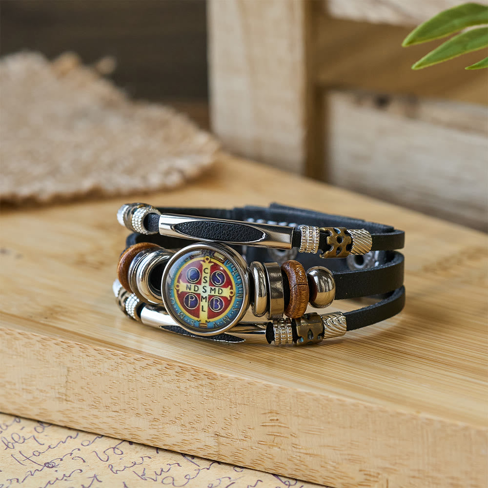 Pulsera Ancha de Cuero Negro Colección San Benito con Múltiples Diseños de Fe