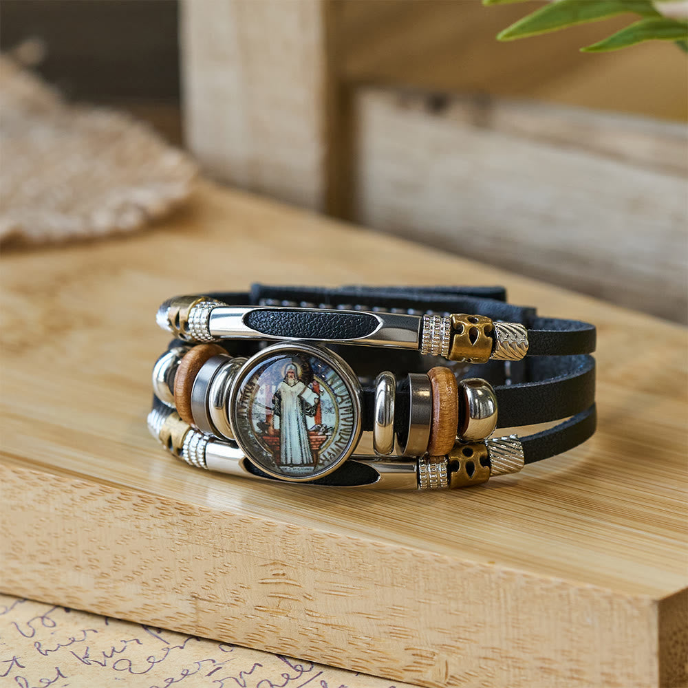 Pulsera Ancha de Cuero Negro Colección San Benito con Múltiples Diseños de Fe