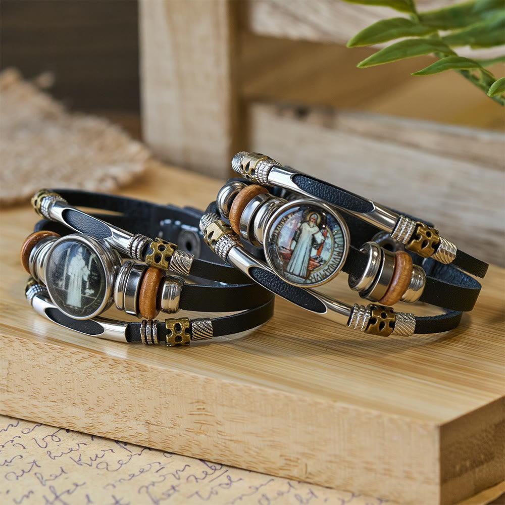 Pulsera Ancha de Cuero Negro Colección San Benito con Múltiples Diseños de Fe
