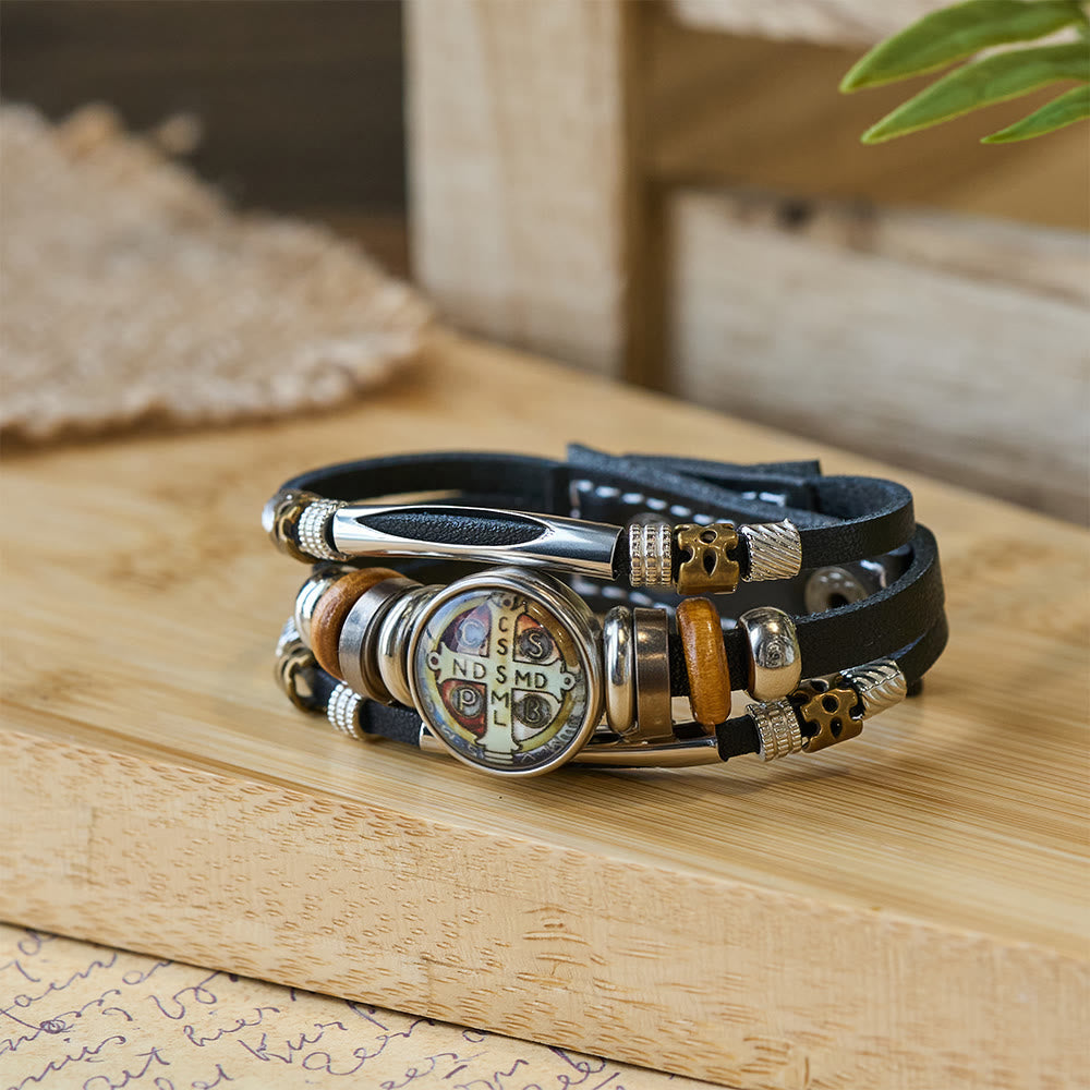 Pulsera Ancha de Cuero Negro Colección San Benito con Múltiples Diseños de Fe