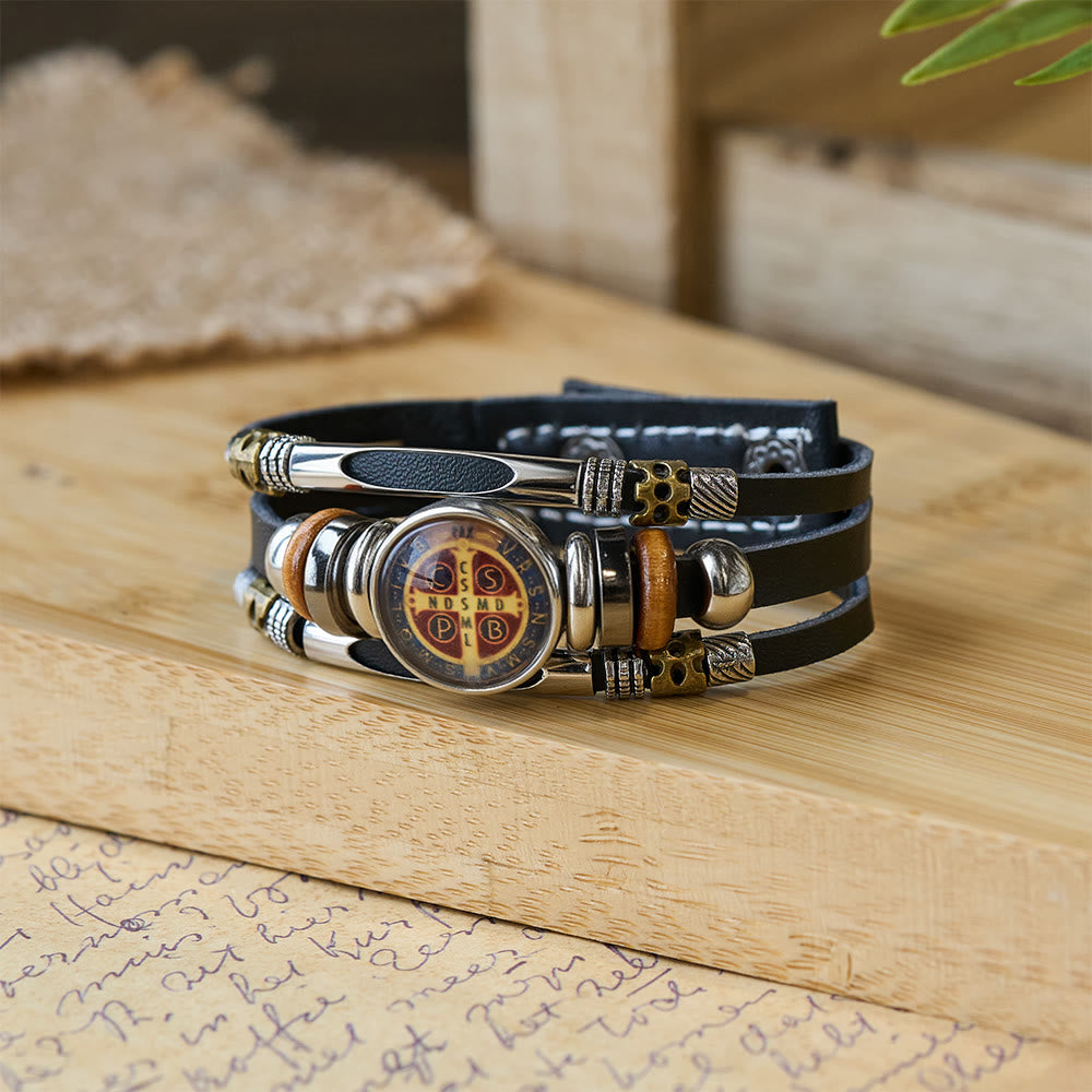 Pulsera Ancha de Cuero Negro Colección San Benito con Múltiples Diseños de Fe