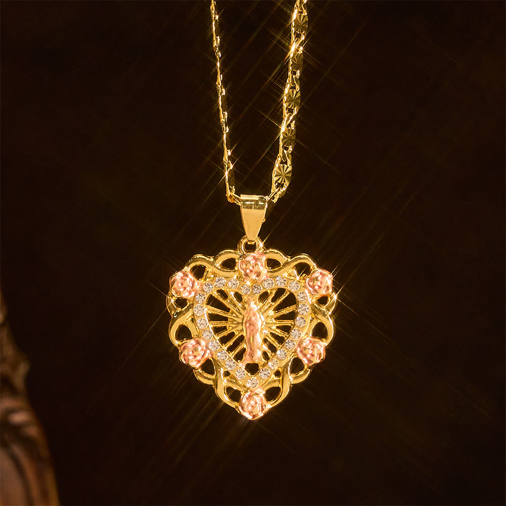 Collar de Corazón Calado de la Virgen con Detalle de Rosa: Recordatorio Diario de Su Intercesión