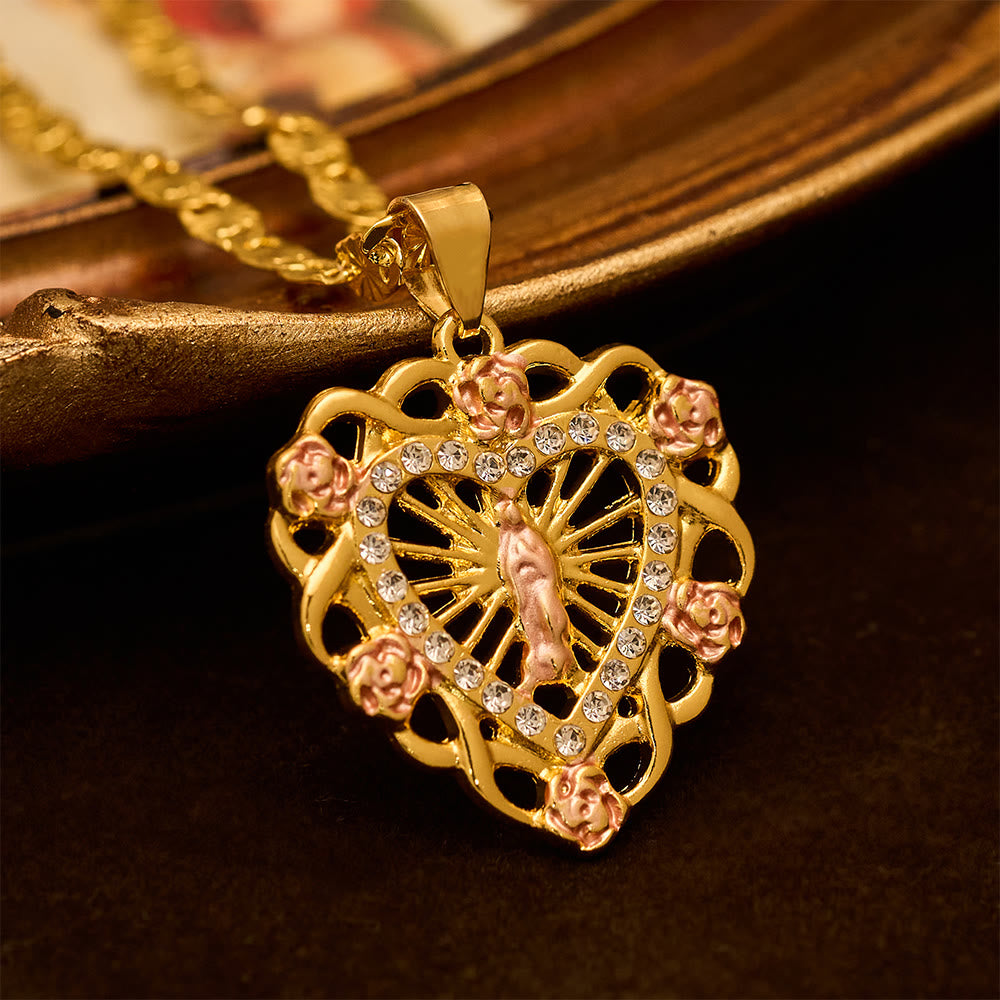 Collar de Corazón Calado de la Virgen con Detalle de Rosa: Recordatorio Diario de Su Intercesión