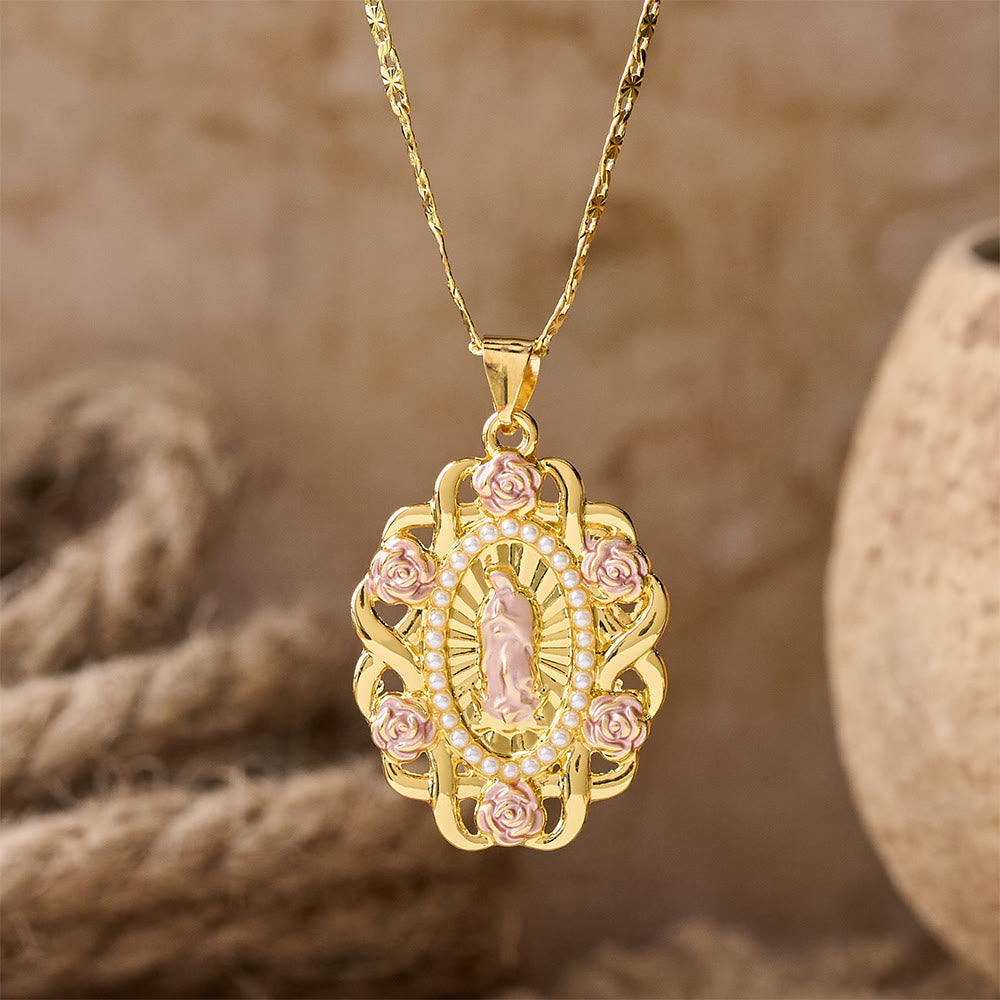 Collar Ovalado de la Virgen con Detalle de Rosa: Recordatorio Diario de Su Intercesión