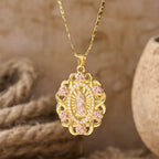 Collar Ovalado de la Virgen con Detalle de Rosa: Recordatorio Diario de Su Intercesión