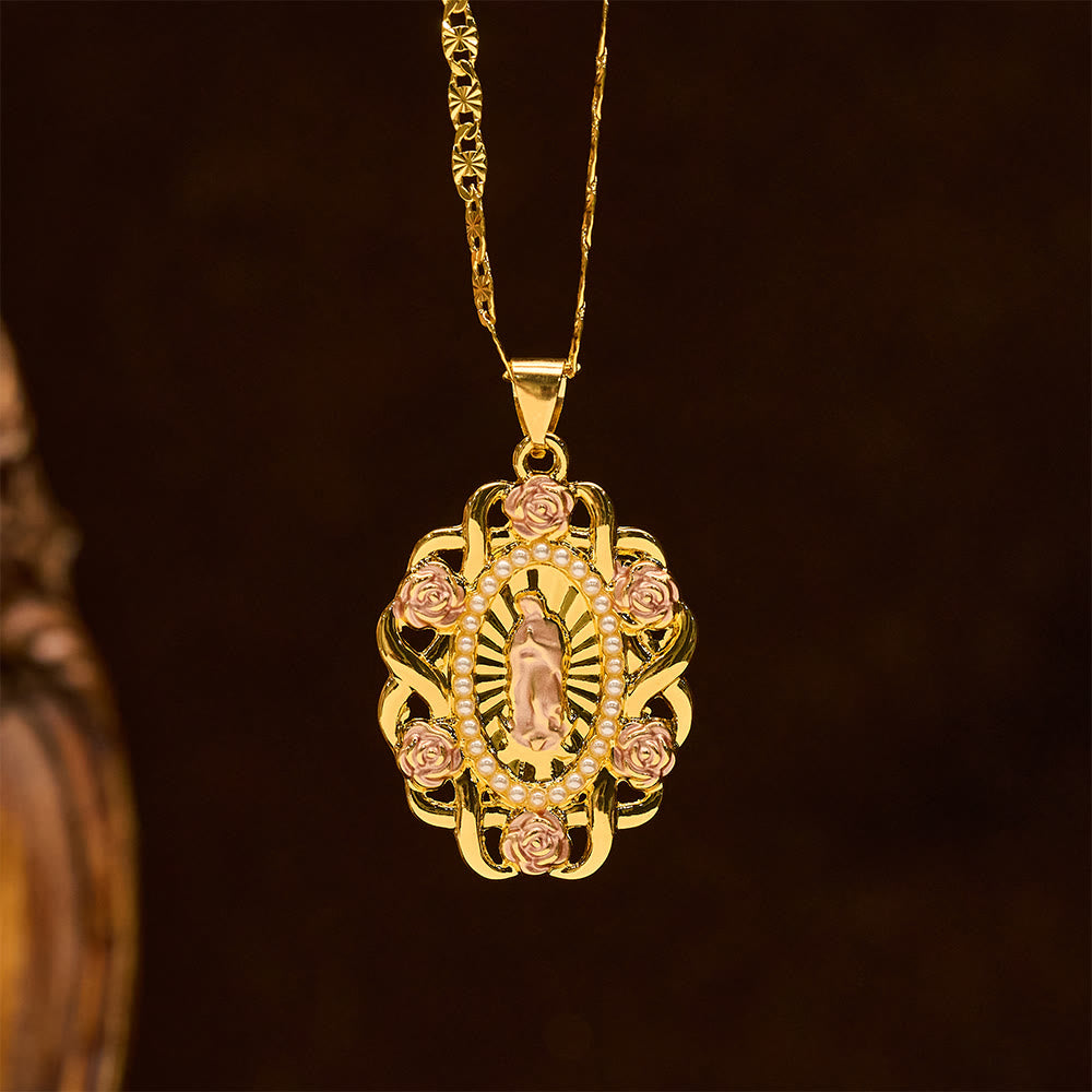 Collar Ovalado de la Virgen con Detalle de Rosa: Recordatorio Diario de Su Intercesión