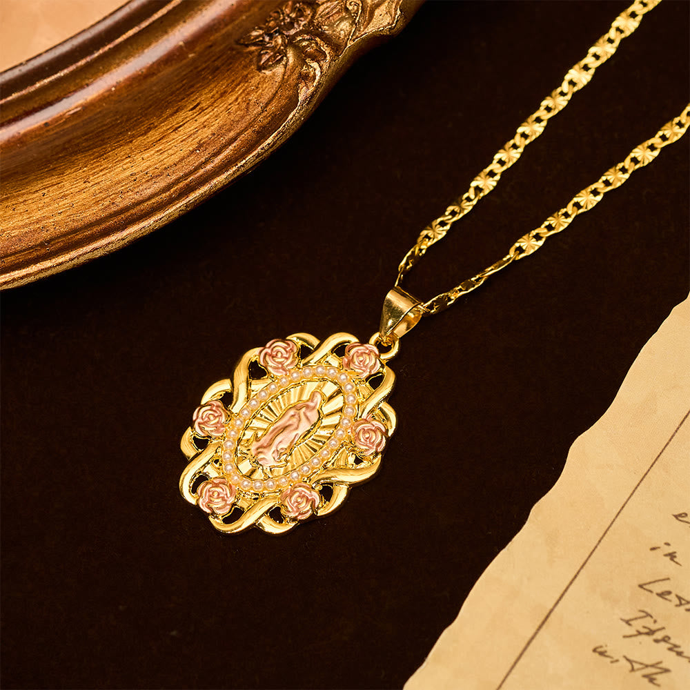 Collar Ovalado de la Virgen con Detalle de Rosa: Recordatorio Diario de Su Intercesión