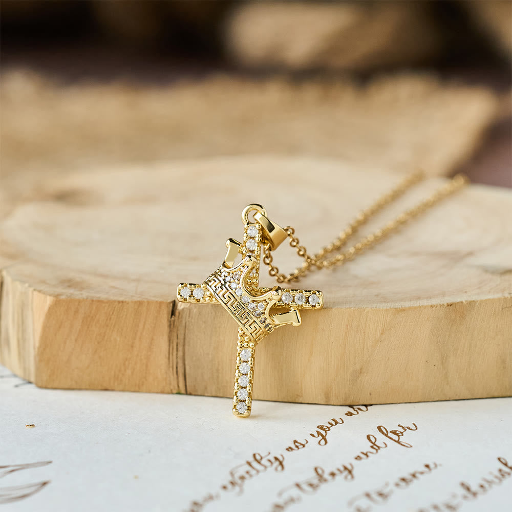 Collar Brillante de Cruz y Corona (2 Tamaños): Encarna la Fe y la Devoción Regia