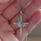 Collar Brillante de Cruz y Corona (2 Tamaños): Encarna la Fe y la Devoción Regia