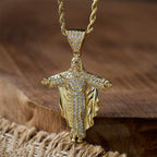 Collar con Dije de Cruz de Jesús con Circonias y Caja de Regalo: Poder Divino y Fe Marcada