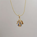 Set de Joyería con Dije de la Virgen de la Gracia: Símbolo de Devoción Eterna