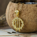 Collar de Cadena de Cordón con Corona de Espinas y Clavos: Símbolo del Sacrificio Redentor
