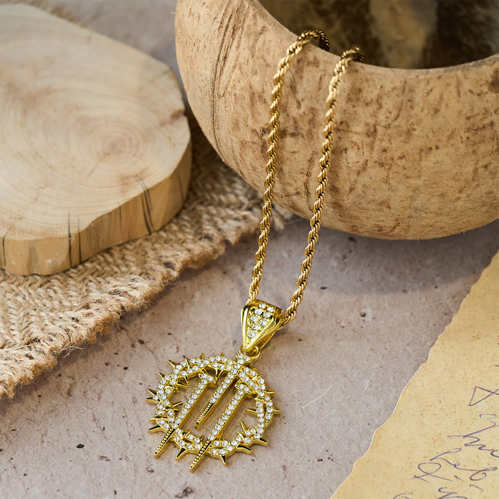 Collar de Cadena de Cordón con Corona de Espinas y Clavos: Símbolo del Sacrificio Redentor