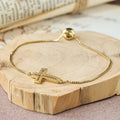 Pulsera de Cruz de Circonia en Dorado/Plata/Negro: Encarna la Gracia de la Cruz