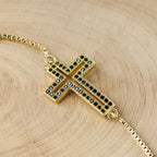 Pulsera de Cruz de Circonia en Dorado/Plata/Negro: Encarna la Gracia de la Cruz