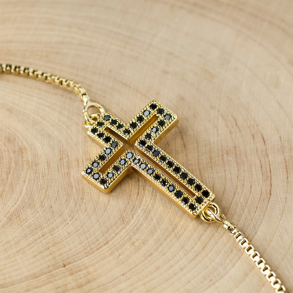 Pulsera de Cruz de Circonia en Dorado/Plata/Negro: Encarna la Gracia de la Cruz